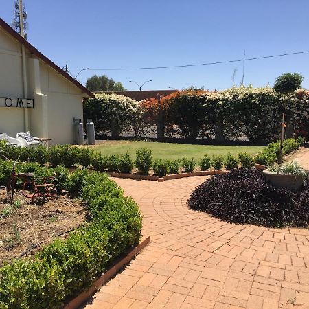 Club Boutique Hotel Cunnamulla Kültér fotó